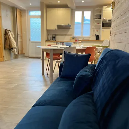 Dom wakacyjny La Serjane A 300 M De La A Sur *